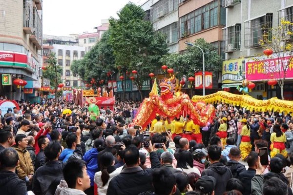 开云体育(中国)官方网站年例巡游军队中的“东谈主龙舞”劝诱了